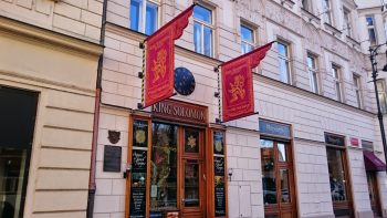 Kosher restaurant King Solomon in Prague - outdoor flags
